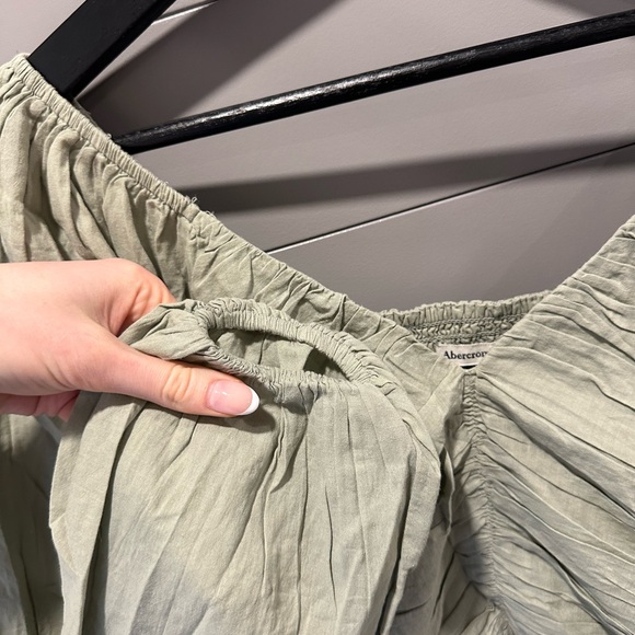 Abercrombie & Fitch Sage Green Peplum Puff Sleeve Blouse - Picture 3 of 5